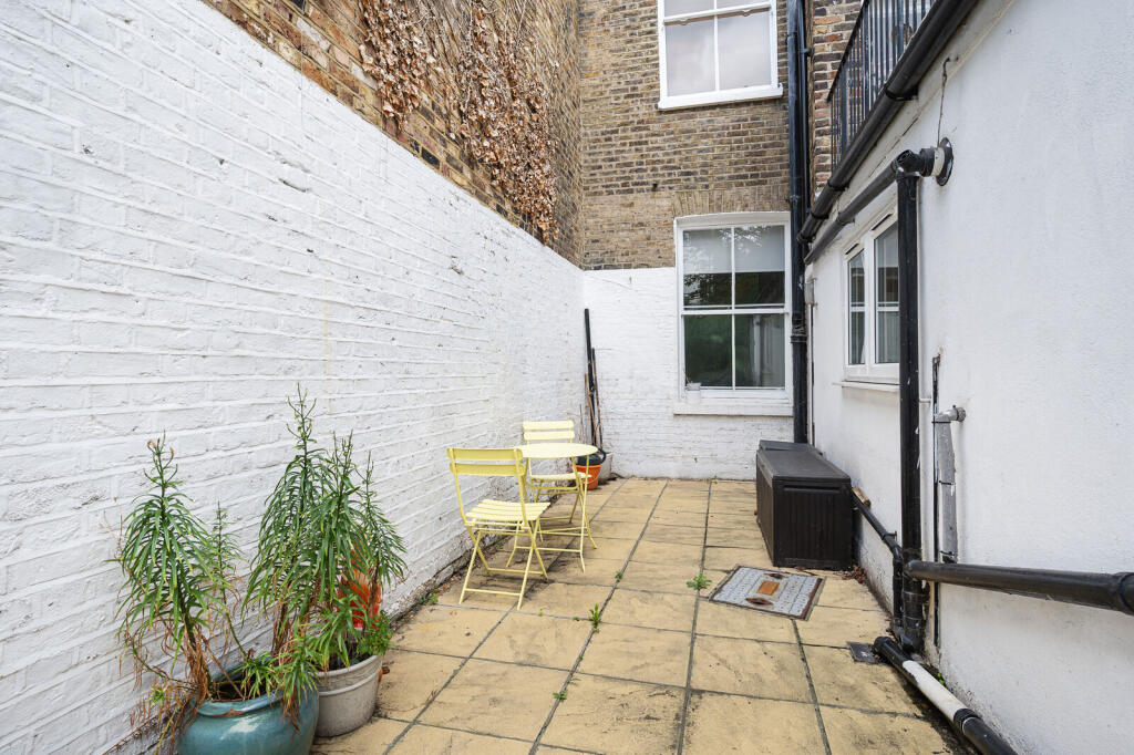 Apartment in London - View 5