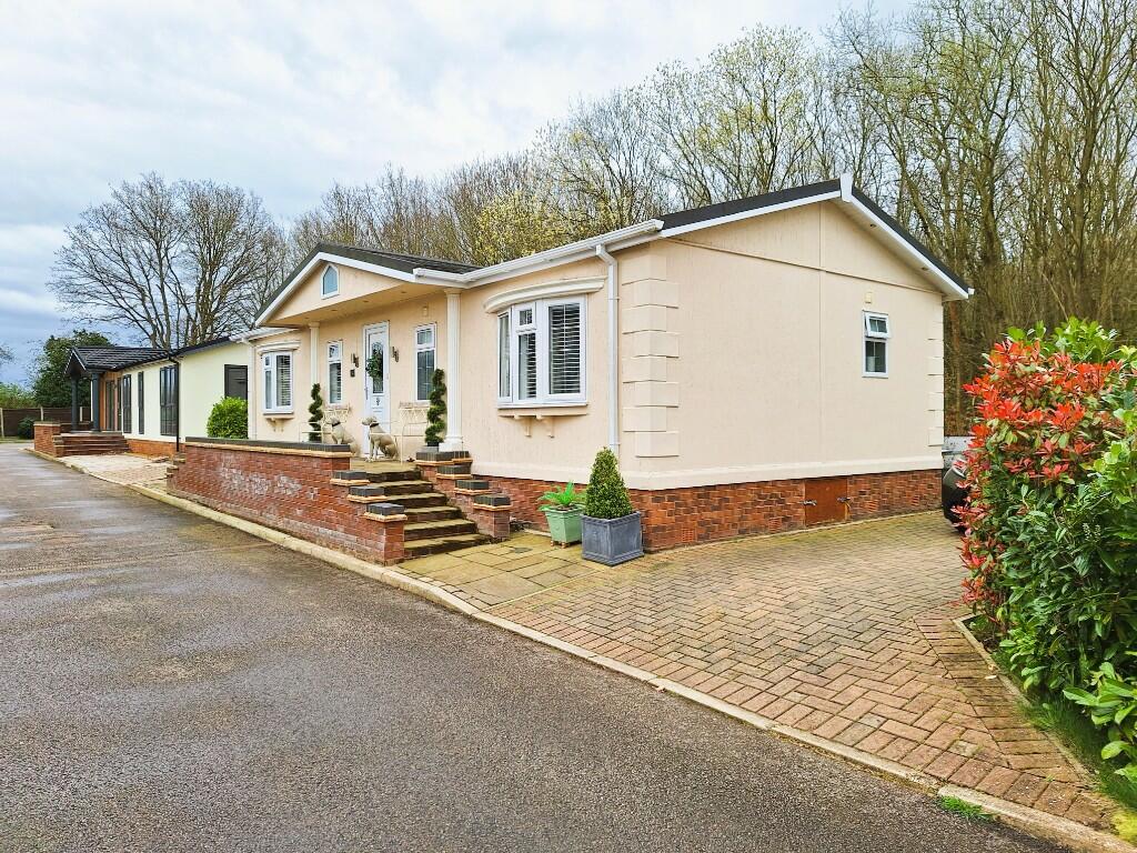 Woodside Lane, Hatfield, Hertfordshire, AL9 photo 3