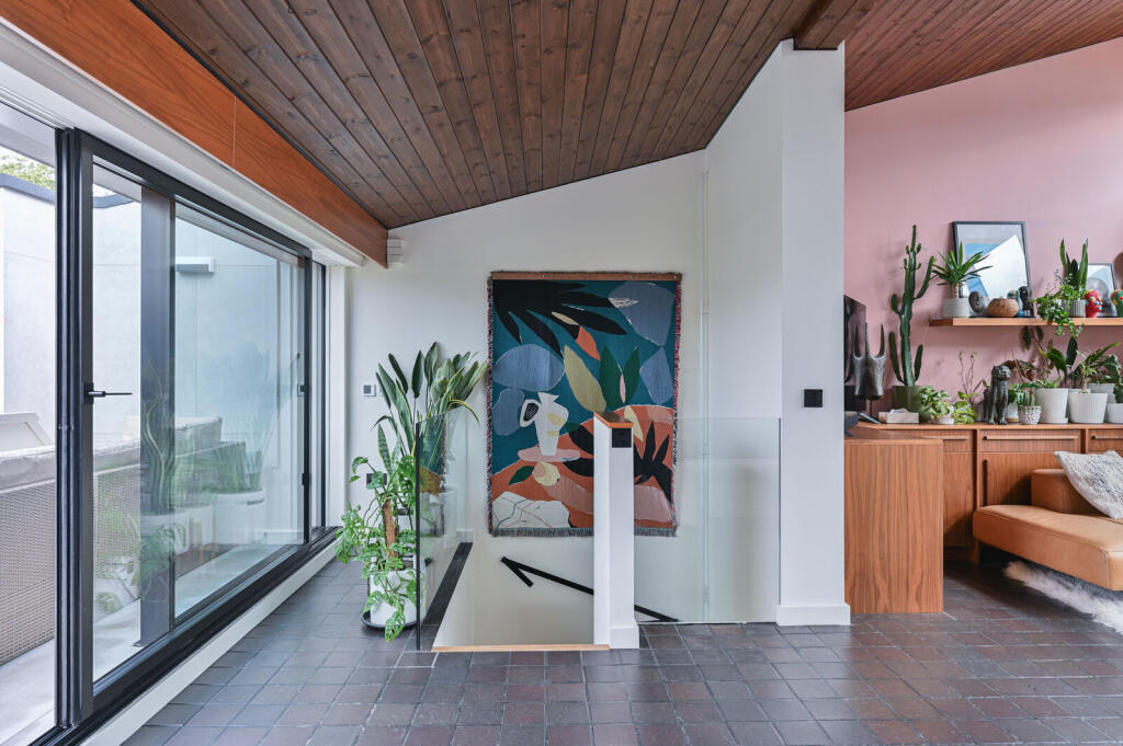 House in London - View 2
