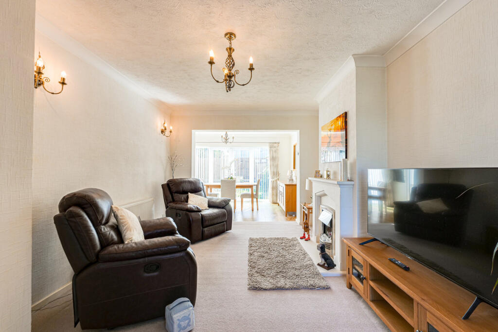 Mountain Ash Avenue, Leigh-on-sea, SS9 photo 2