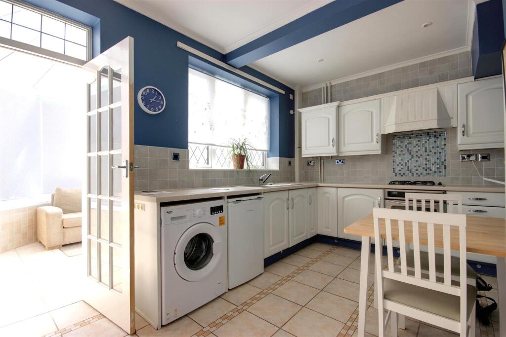 House in Hull, Orchard Park - View 5