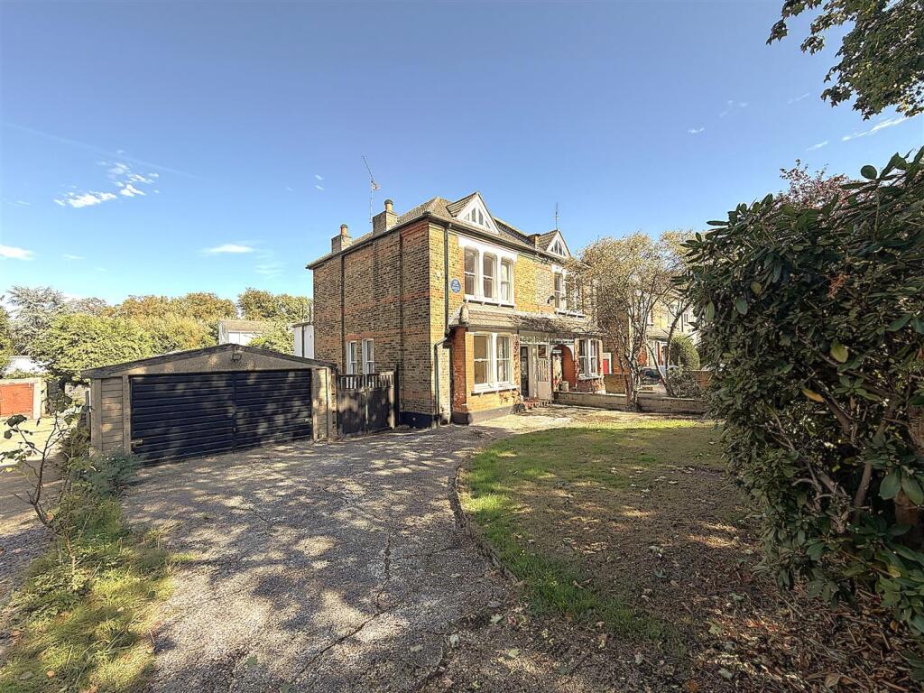 Main image of property: Ravensbourne Avenue, Bromley