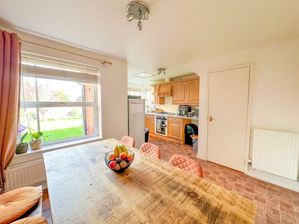 Wych Elm Road, Oadby, LE2 photo 2