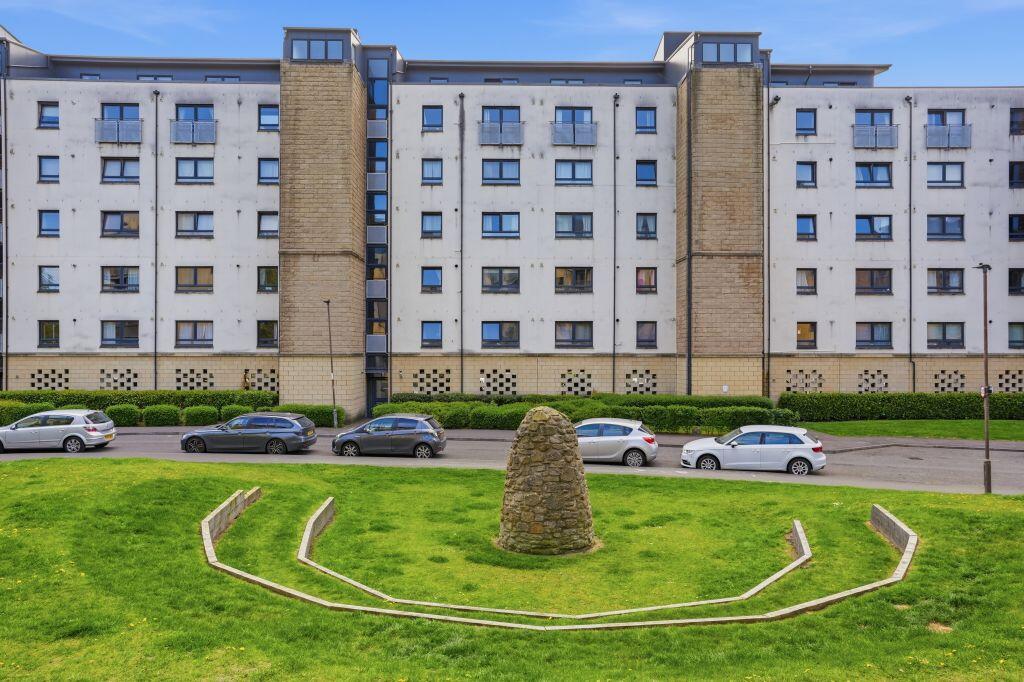 Main image of property: 10/3 Hawkhill Close, Lochend, Edinburgh, EH7 6FD