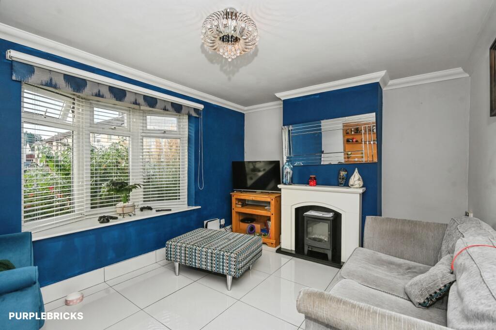 House in Knowsley, Kirkby - More