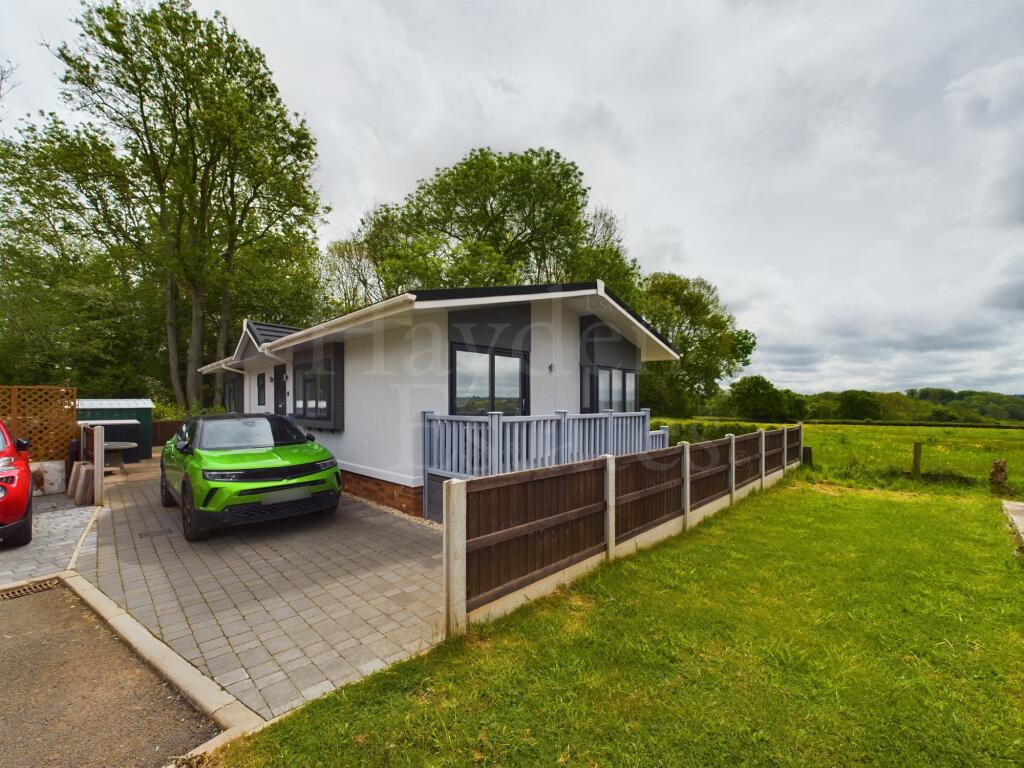 2-bed caravan on Valley View Park, Alveley, Bridgnorth, WV15 6JH, £237,500