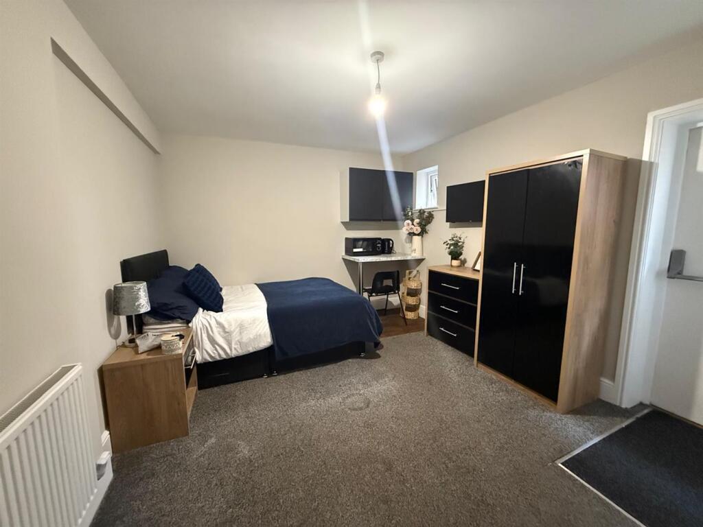 Main image of property: *EN-SUITE COUPLES ROOM* Woodhouse Road, Mansfield