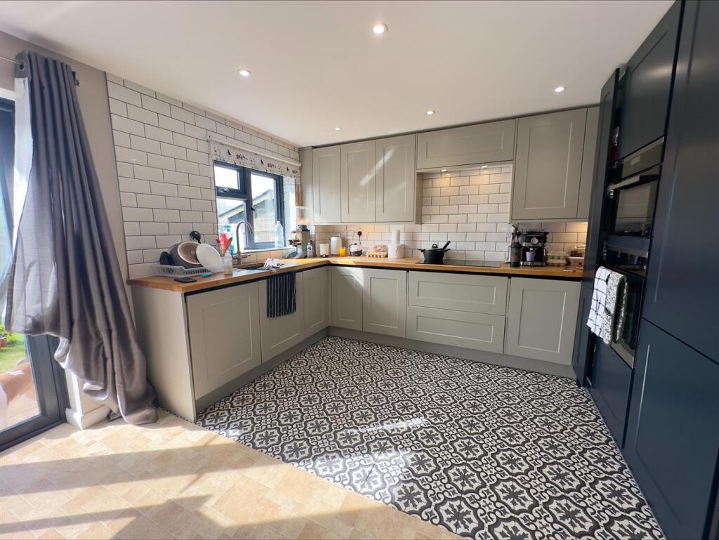 Main image of property: Central Avenue, Telscombe Cliffs, Peacehaven