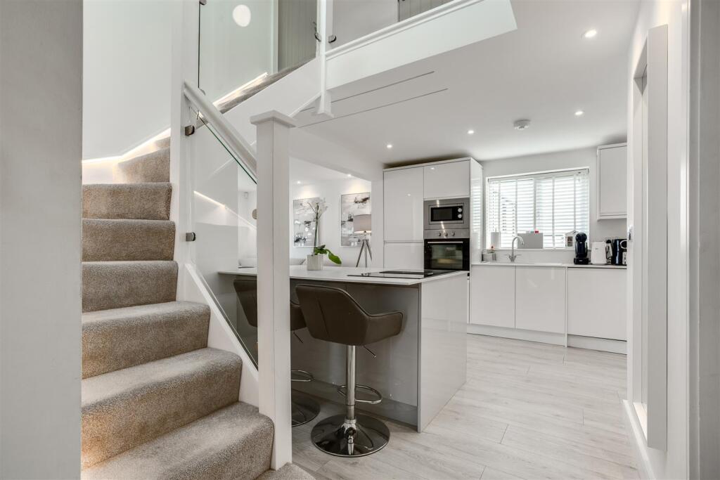 Additional image 8 of Whitehall Road, Wyke, Bradford