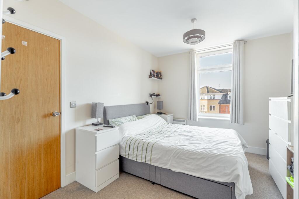 Apartment in St Albans - More