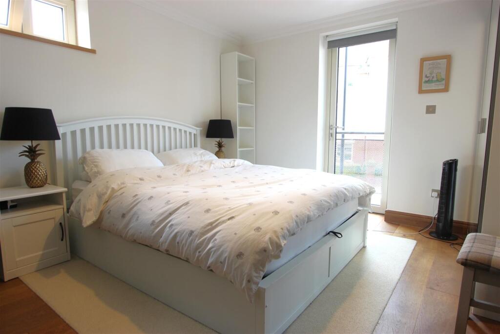 Apartment in London - More