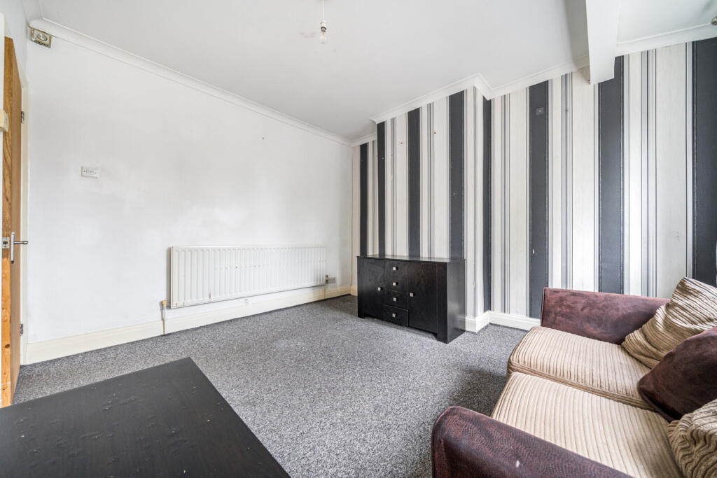 Apartment in Dartford, Stone - View 3