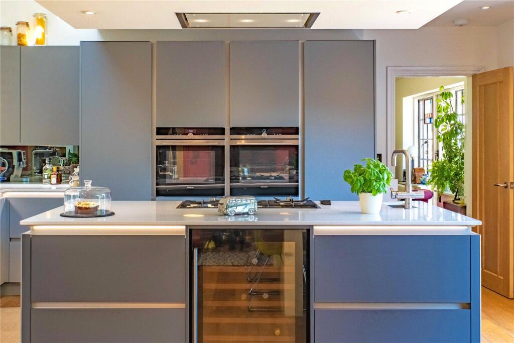 House in Woking, Surrey - View 5