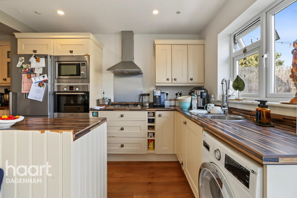 House in Romford - More