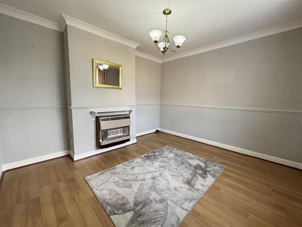 Broadley Crescent, Louth, LN11 photo 4