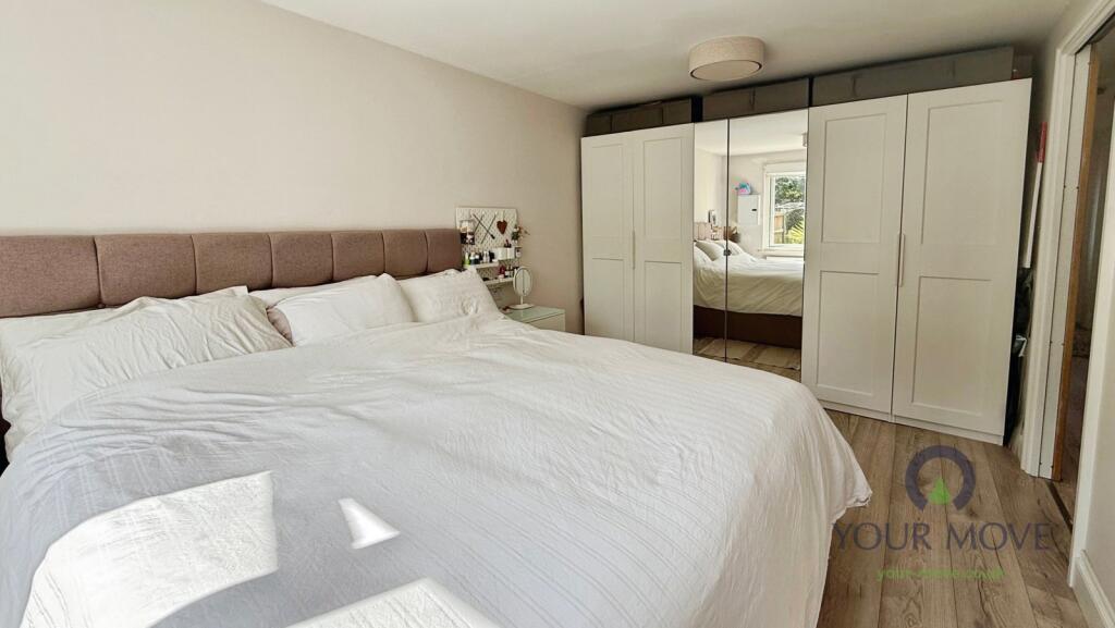 Apartment in London, Thamesmead - More