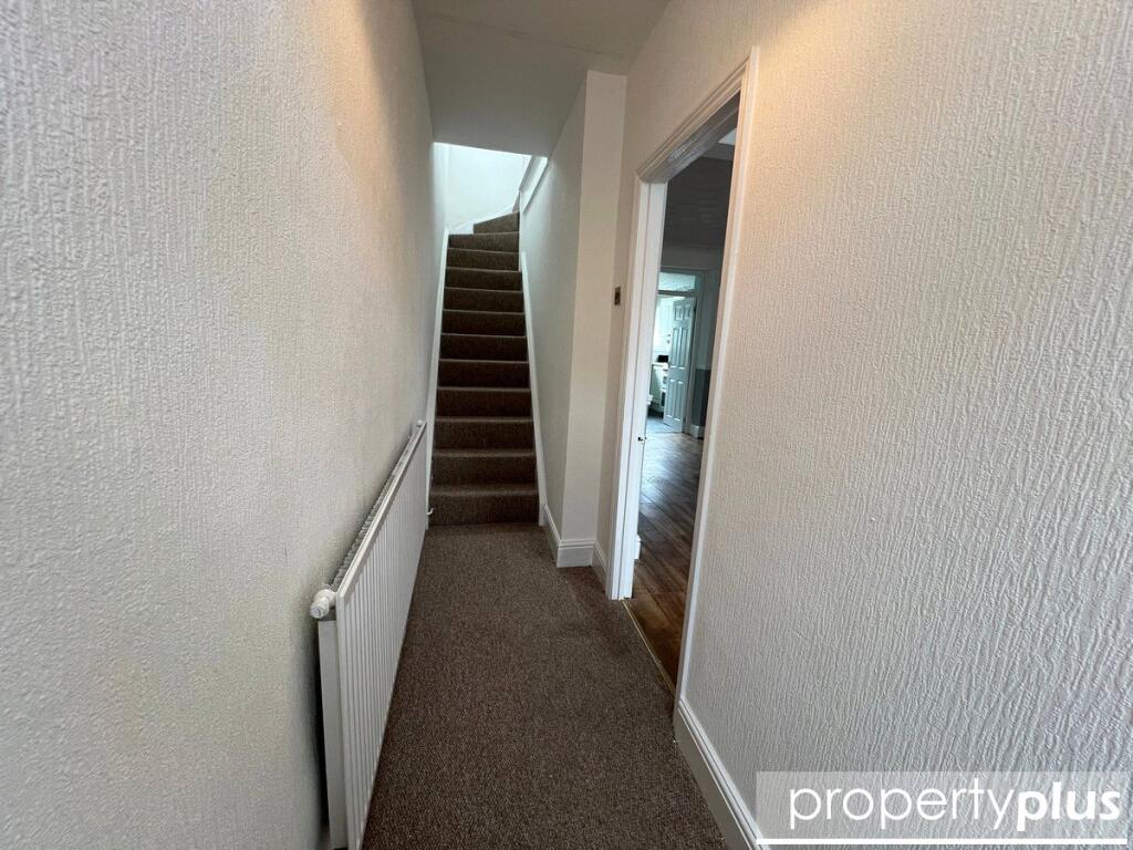 House in Tonypandy, Penygraig, Pen-y-graig - More