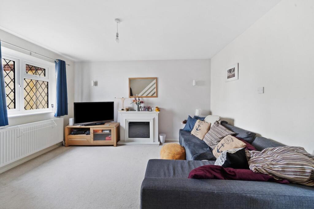 Two bedroom end of terrace house, ideally situated for access to Yatton's mainline railway station photo 2