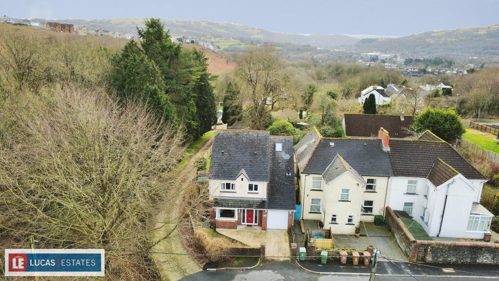 4-bed detached on Penallta Villas, Ystrad Mynach, £375,000