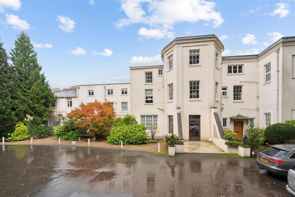 Portnall Drive, Virginia Water photo 2