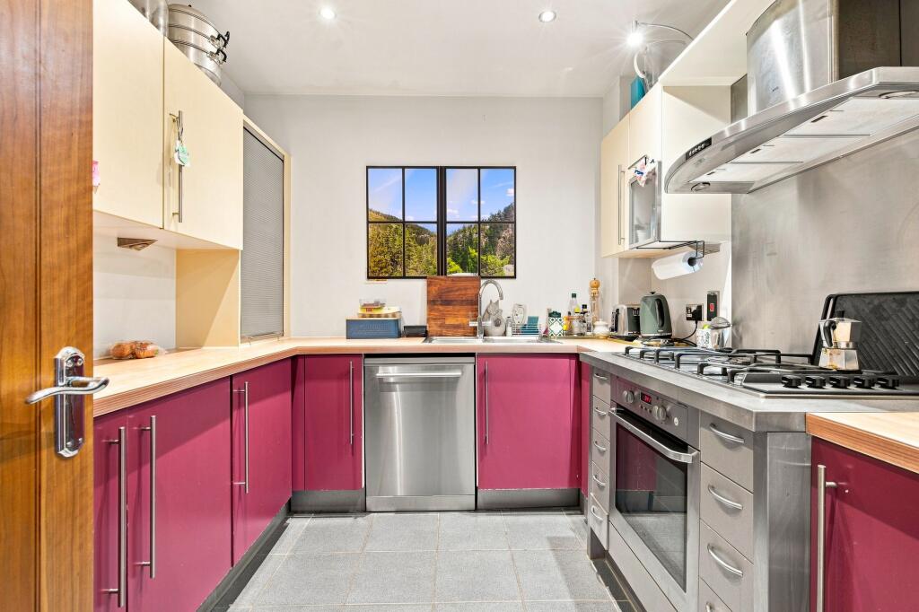 Apartment in Slough - View 4