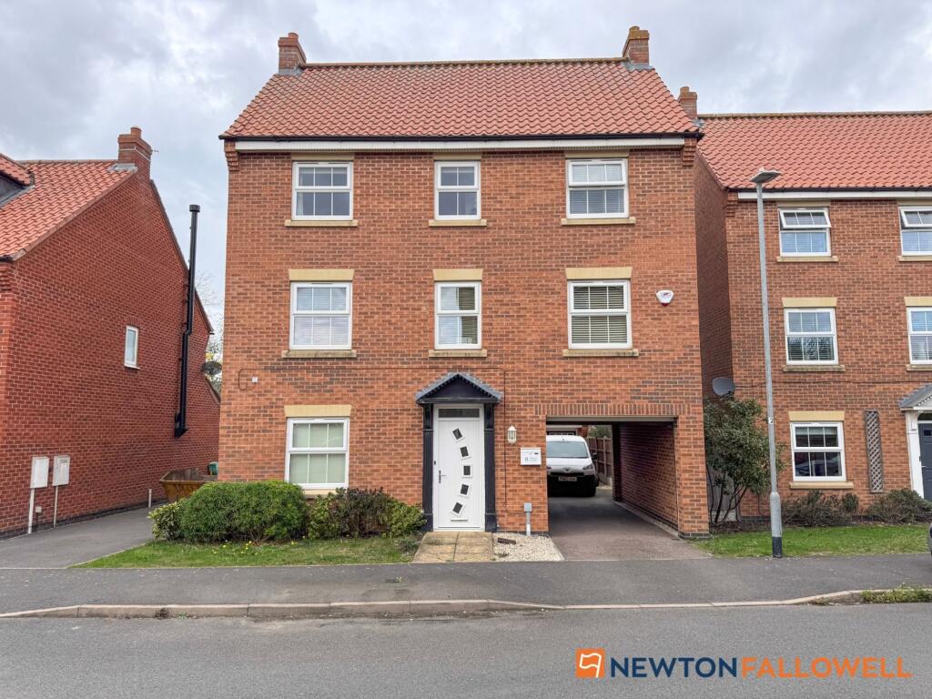 5-bed detached on Pond Close, Fernwood, NG24, £300,000
