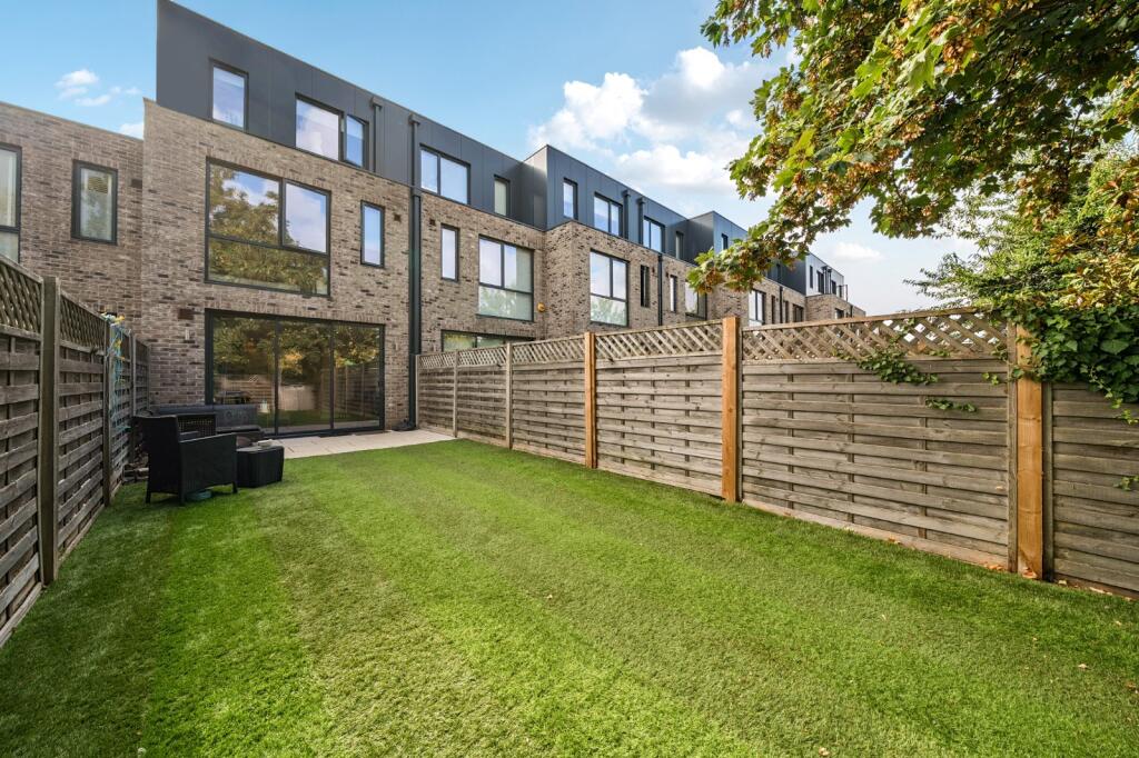 House in Mitcham, Lonesome - View 4