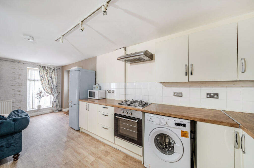 House in North Yorkshire, Harrogate - More