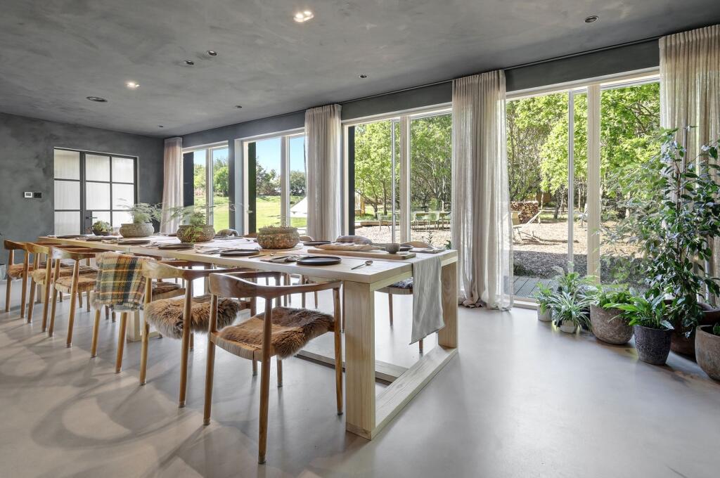 Brackenwood Lodge, High Beech, IG10 - View 4