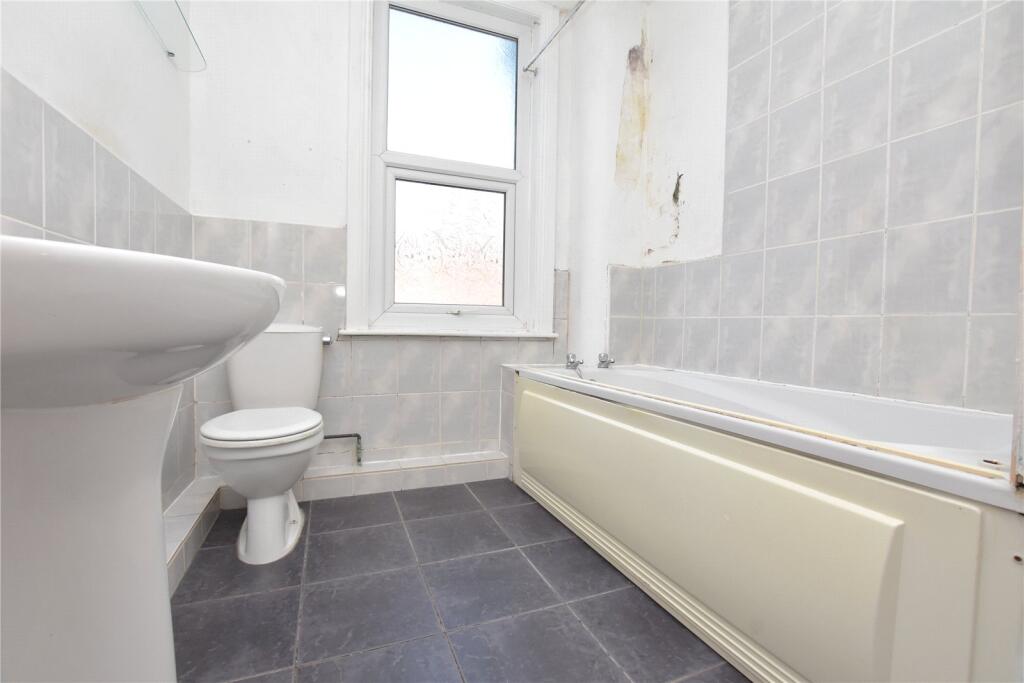 Spring Grove View, Leeds, West Yorkshire - View 6