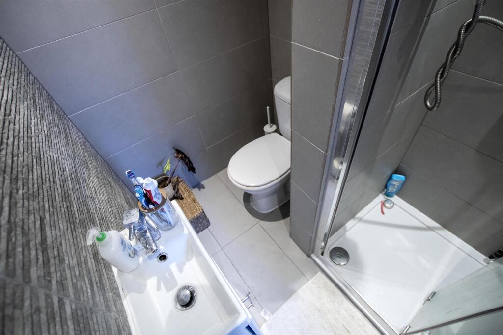 6 bedroom house for rent