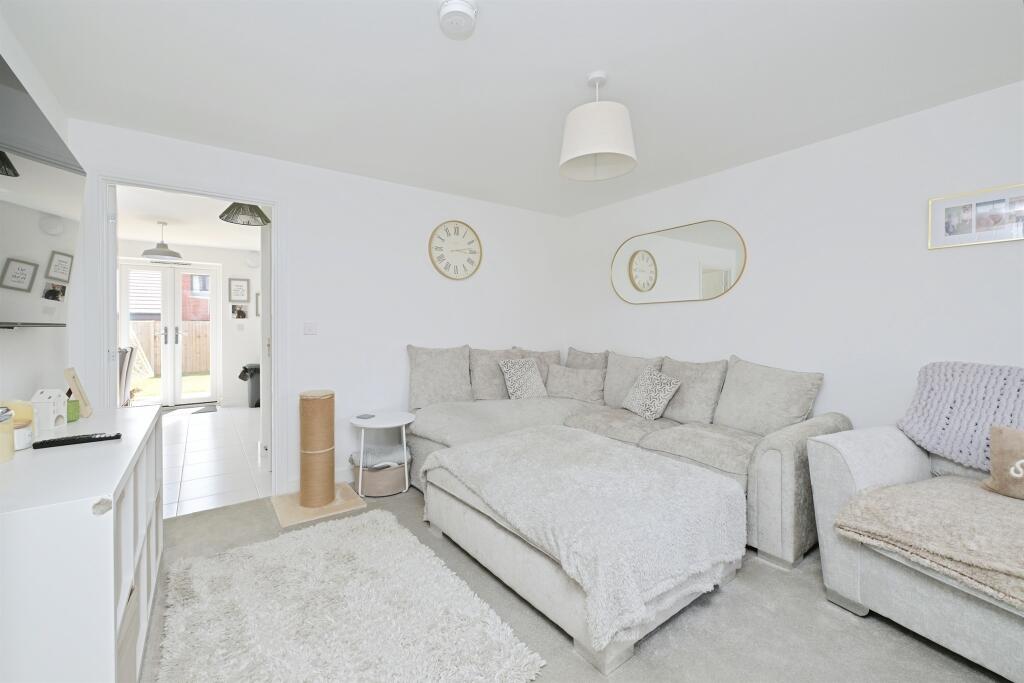 House in Northampton, Overstone - View 3