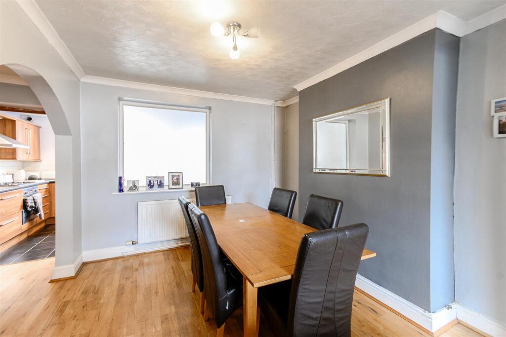 House in Barry, Cadoxton - More