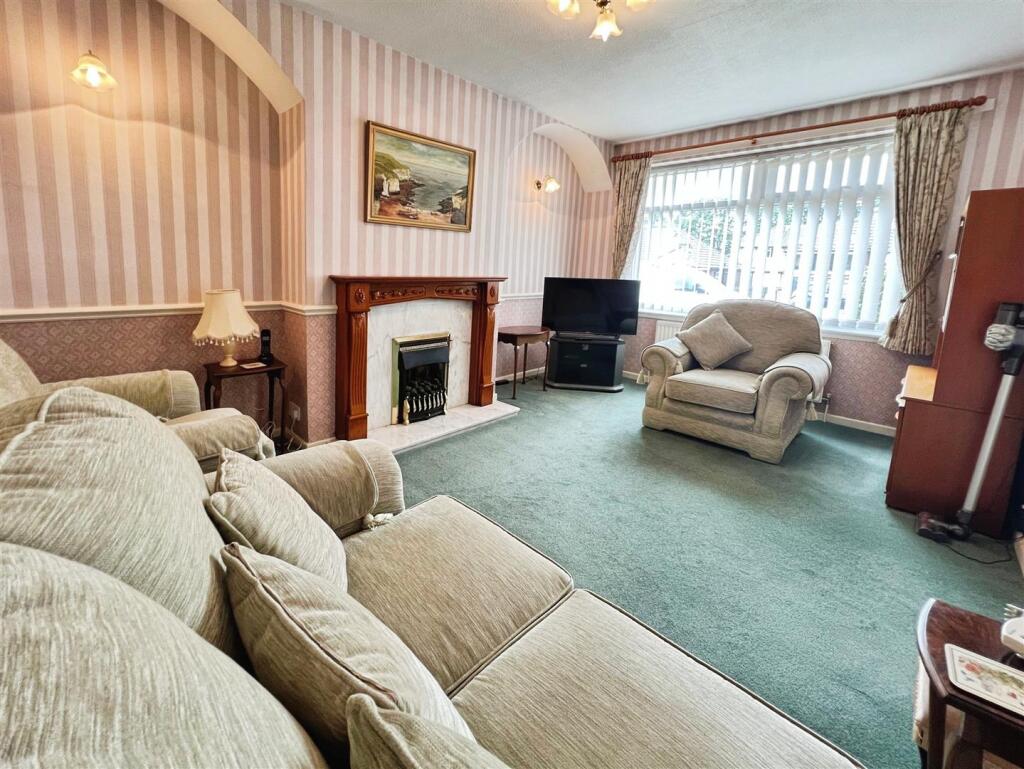 House in Bradford, Low Fold, Bolton - View 2