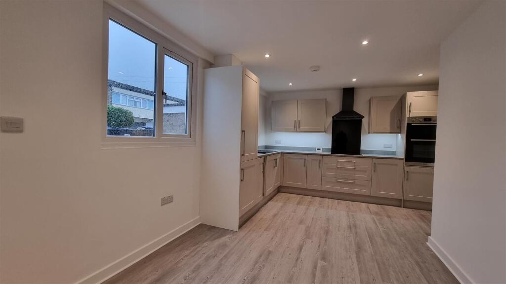 Shrewton Avenue, Druids Heath photo 3