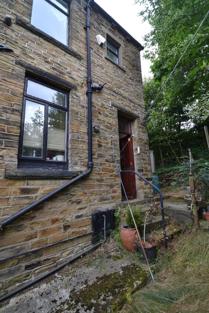 House in Bradford, West Yorkshire - View 4