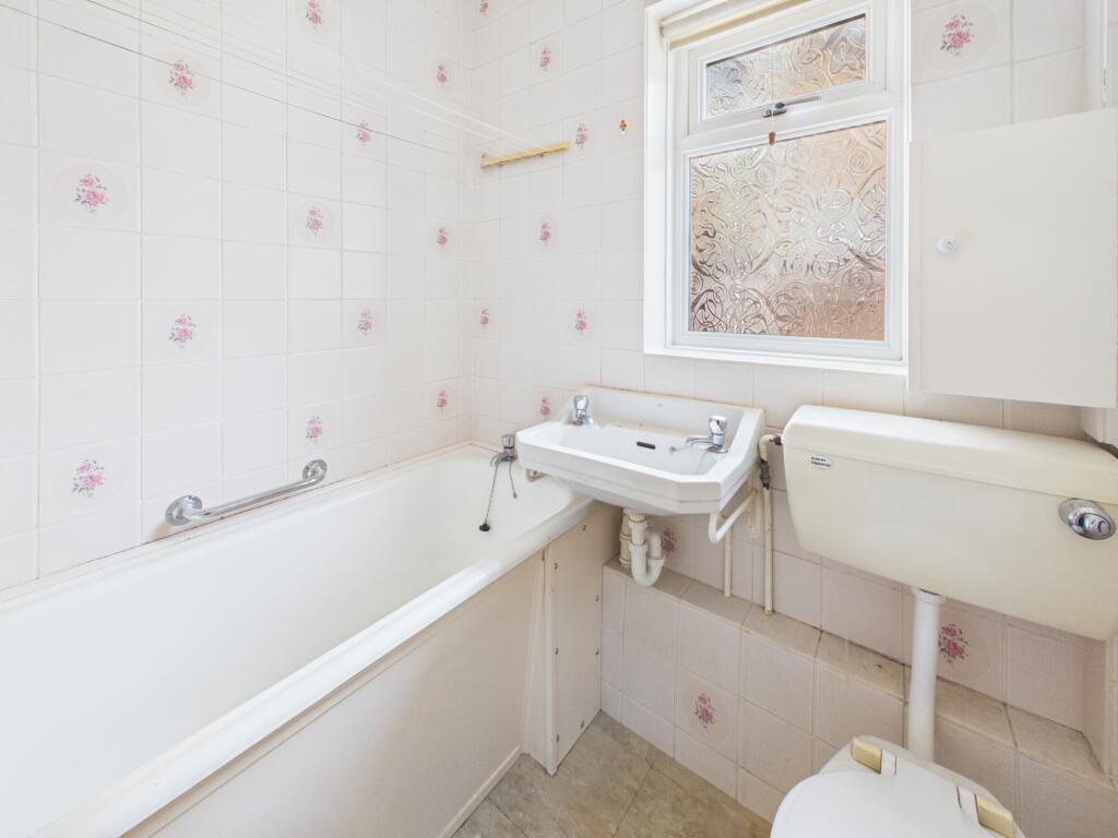 House in Derby, Mickleover - More
