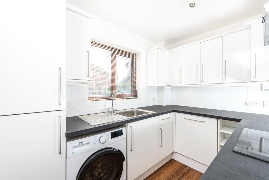 Hockliffe Brae, Walnut Tree, Milton Keynes, Buckinghamshire, MK7 photo 2