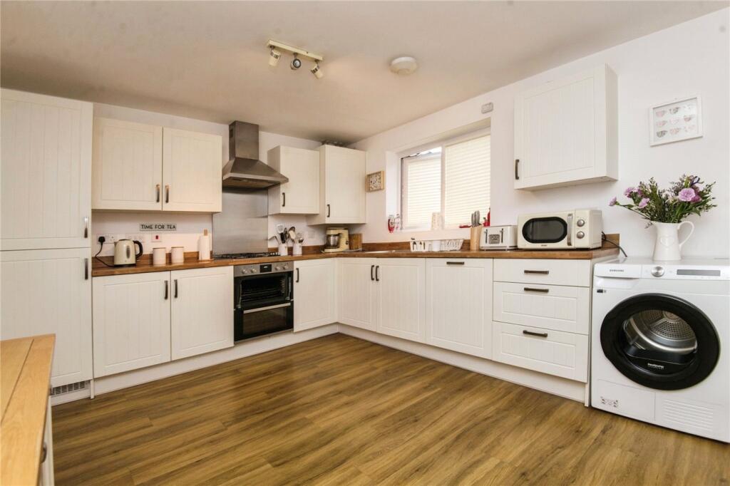 Lace Crescent, Tiverton, Devon, EX16 photo 3