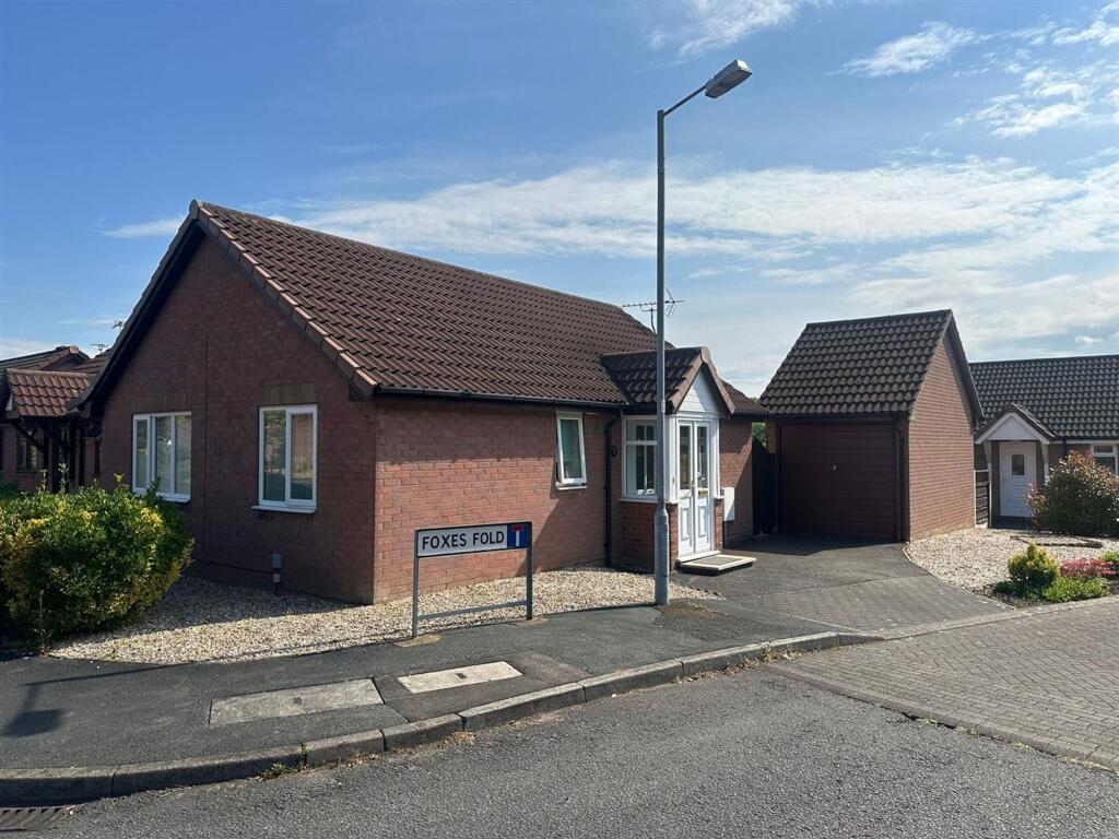 2-bed bungalow on Oakleigh Rise, Northwich, CW8, £240,000