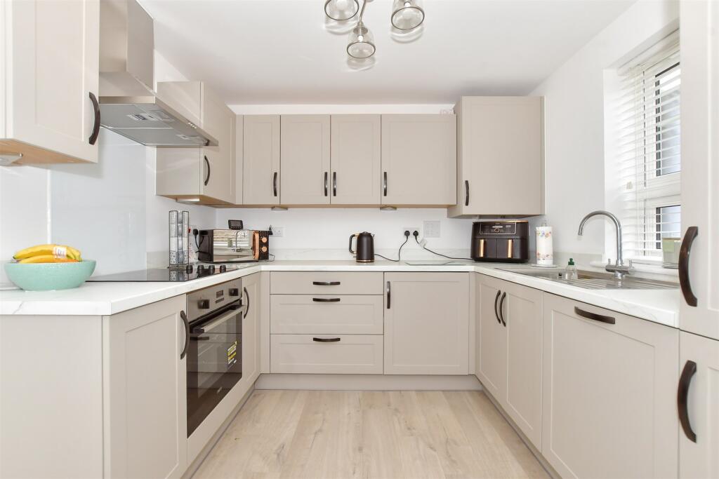 3-bed terraced on Whitfield, Whifield, Dover, Kent, £325,000