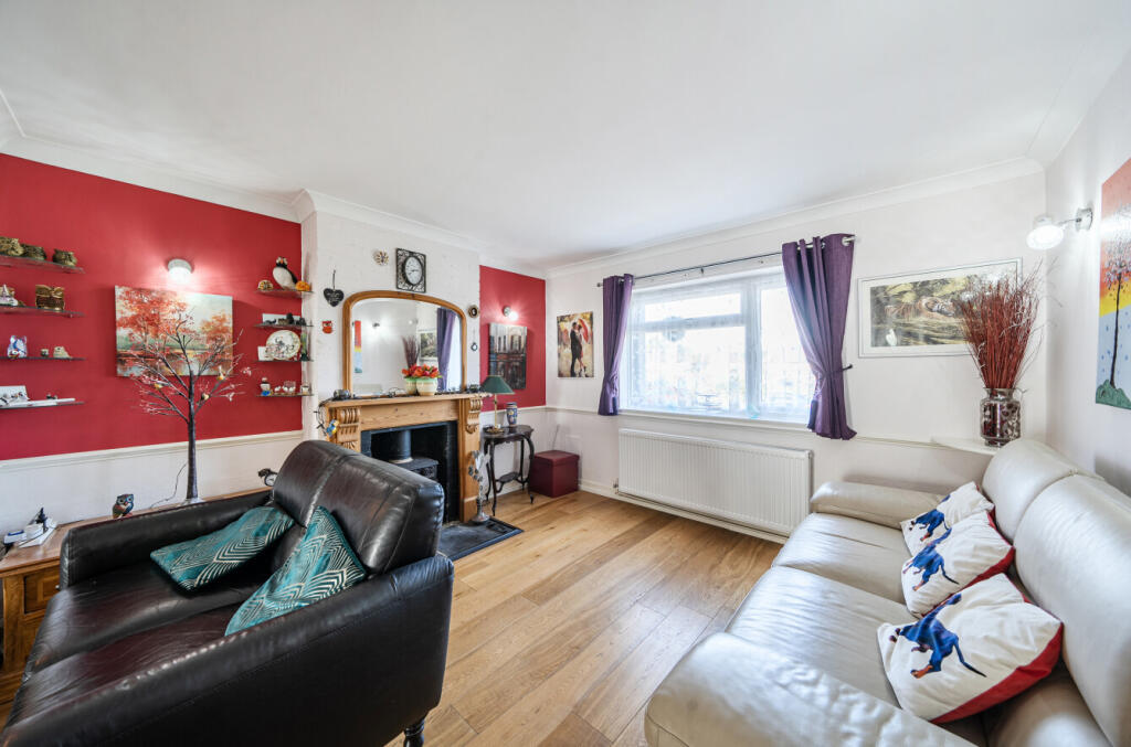 Armstrong Crescent, Cockfosters, Barnet, EN4 - View 2
