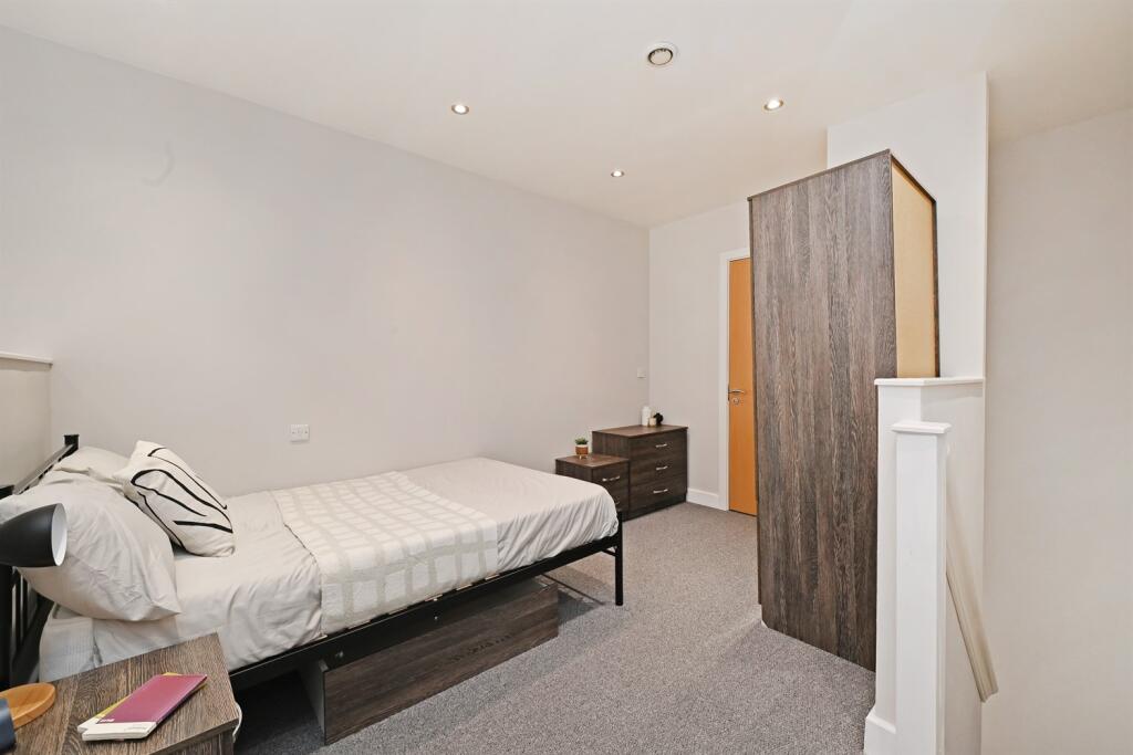 Apartment in Sheffield - View 4