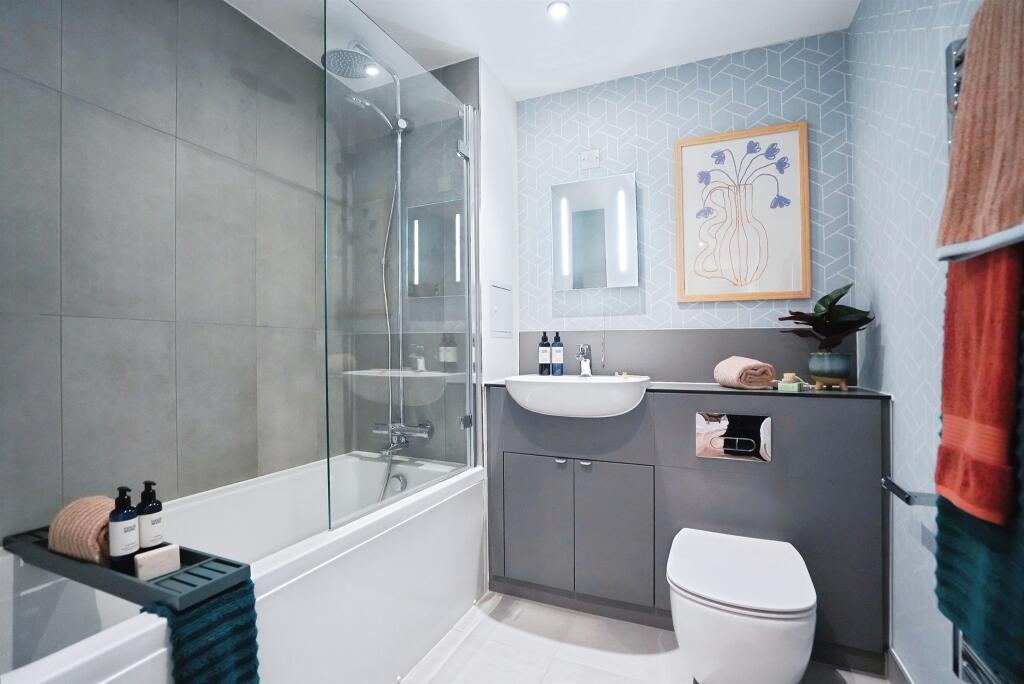 Apartment in Birmingham, Perry Barr - More