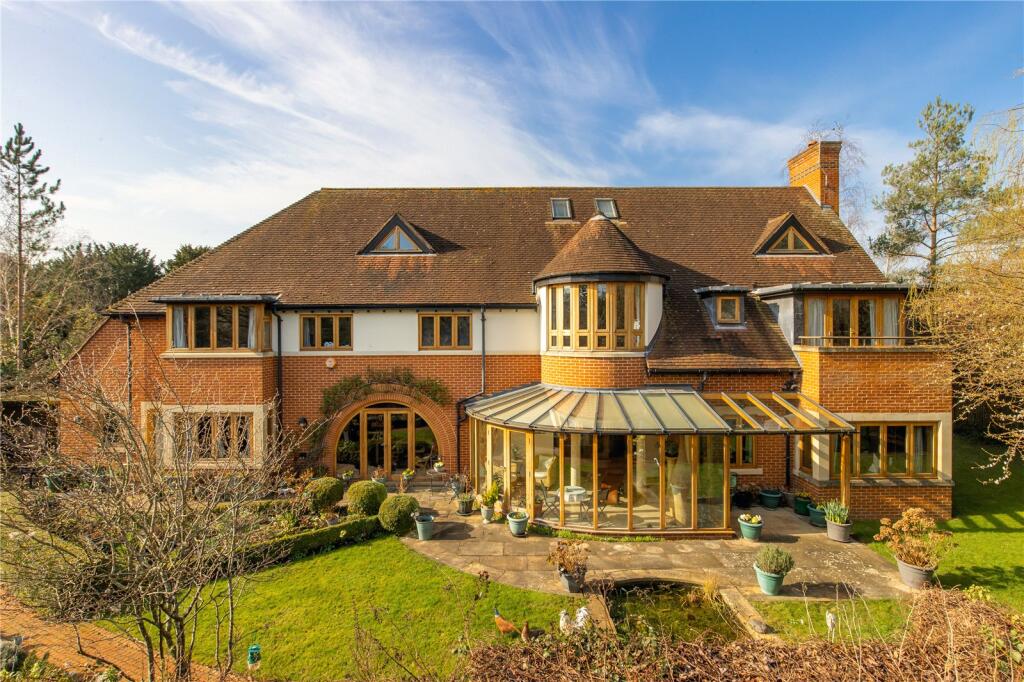 Main image of property: Larmor Drive, Cambridge, Cambridgeshire, CB3
