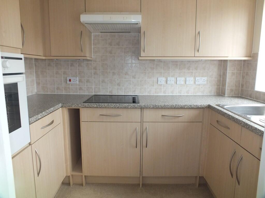 84, Swallows Court, Spalding photo 3