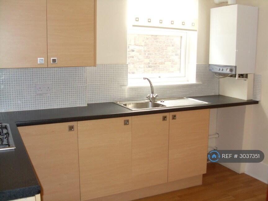 Apartment in Wirral, Liverpool City Region - View 2