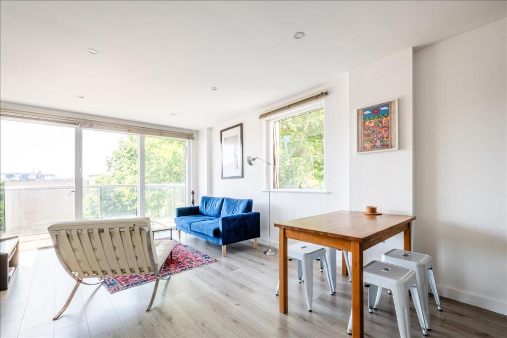 Apartment in London, St Luke's, Clerkenwell - View 2