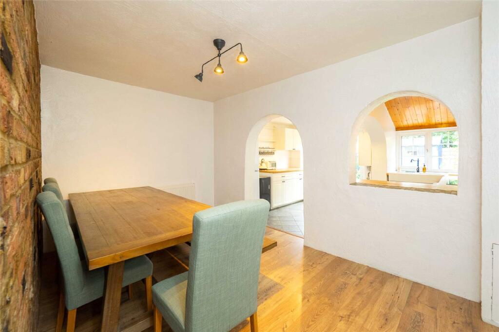 House in Sutton - View 4