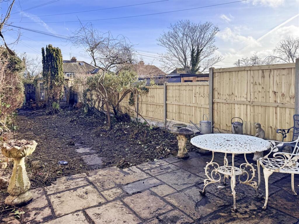 Manor Road, TANKERTON photo 2